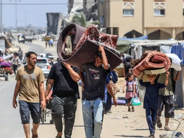 palestinians flee khan yunis after israel s new evacuation order photo anadolu agency palestinians flee khan yunis after israel s new evacuation order photo anadolu agency